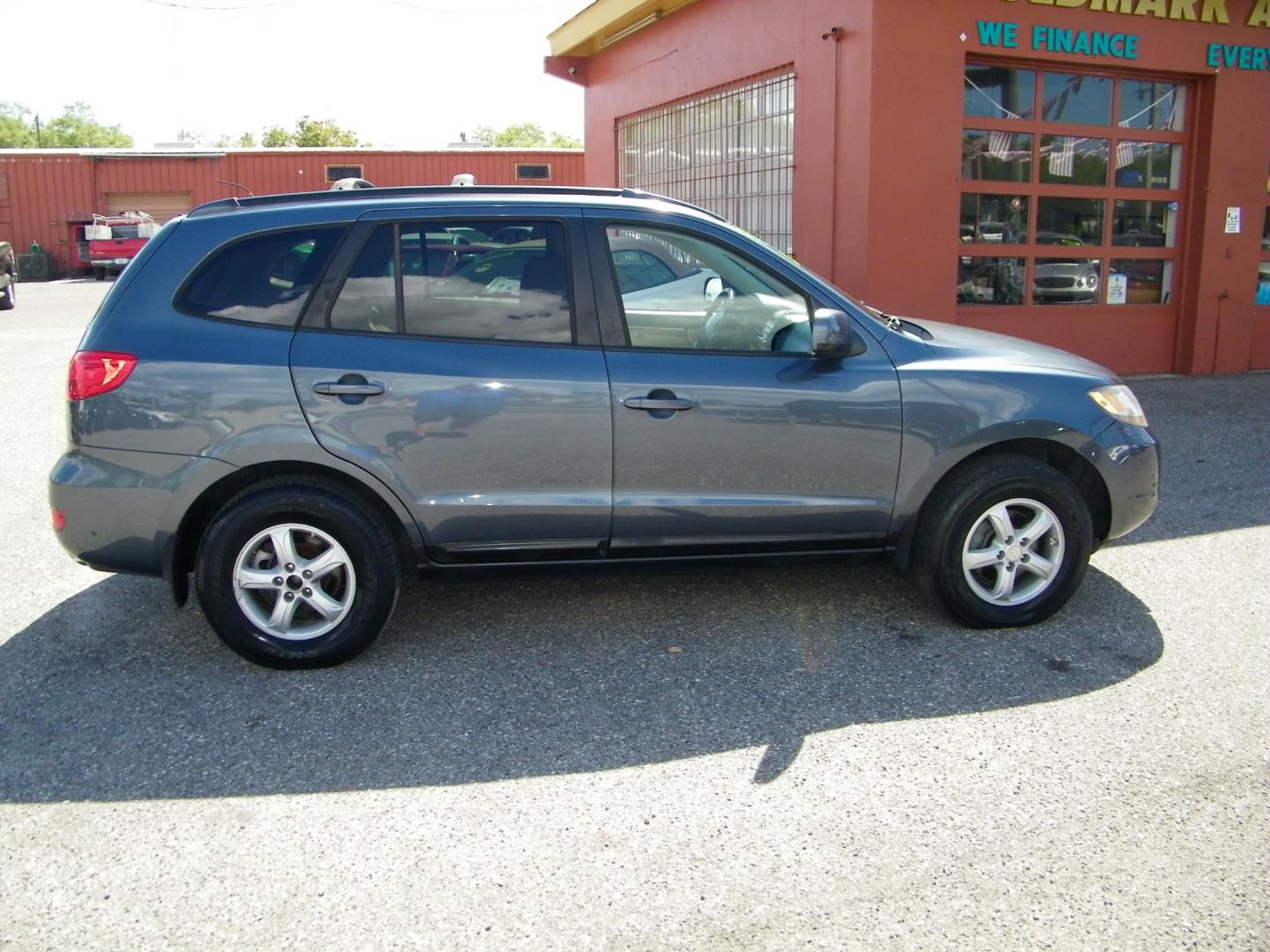 2007 Gray /Gray Hyundai Santa Fe GLS (5NMSG13D57H) with an 2.7L V6 DOHC 24V engine, Automatic transmission, located at 4000 Bee Ridge Road, Sarasota, FL, 34233, (941) 926-0300, 27.298664, -82.489151 - Photo#6